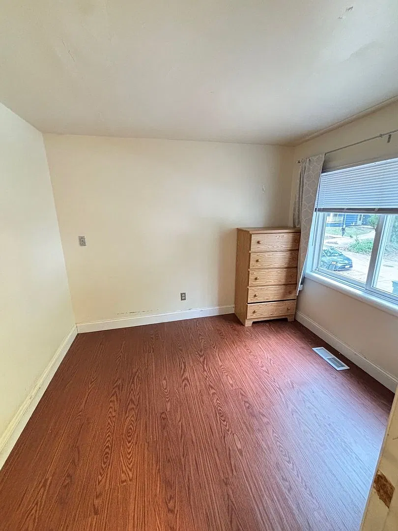 801 W Stoughton St — Photo 4