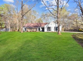 220 E Creek Cir, Roswell, GA