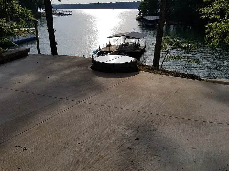 320 Lake Forest Cir — Photo 2