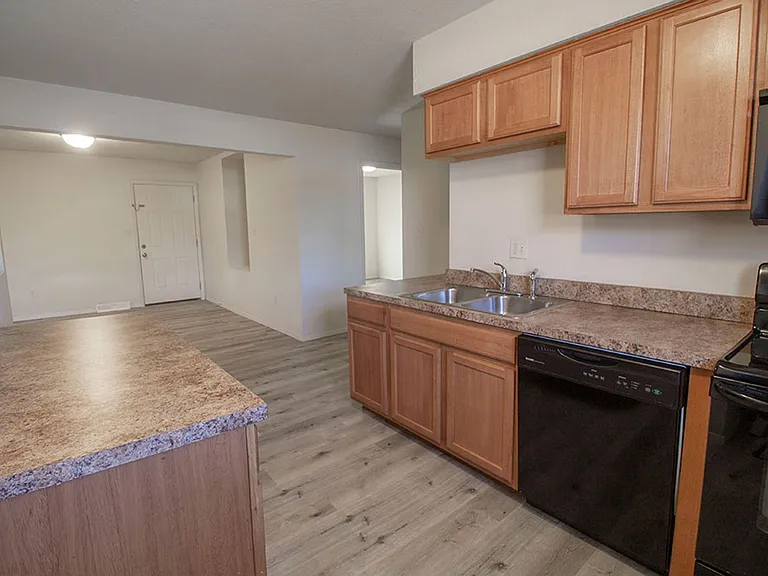1005 W Ash St — Photo 8