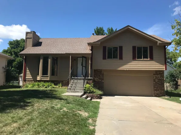 1210 Patricia Dr, Papillion, NE 68046