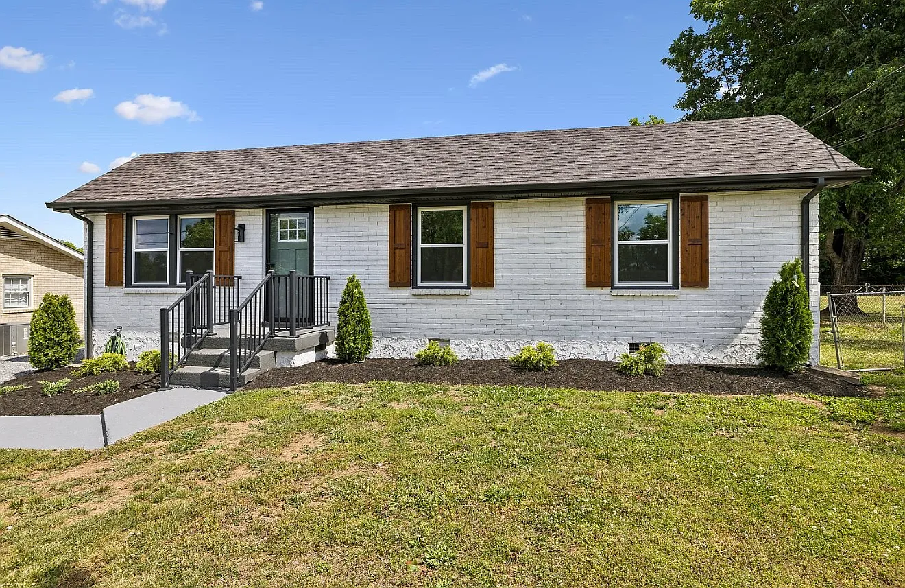 224 Cedar Dr — Photo 1