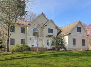 2 Crestwood Dr, Bridgewater, NJ 08807