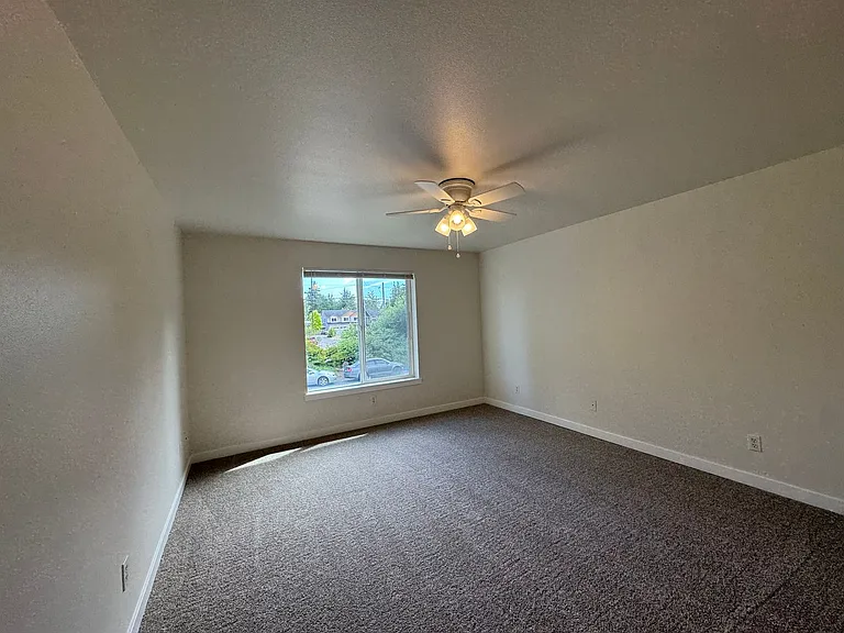 Johnson 943-945 — Photo 12