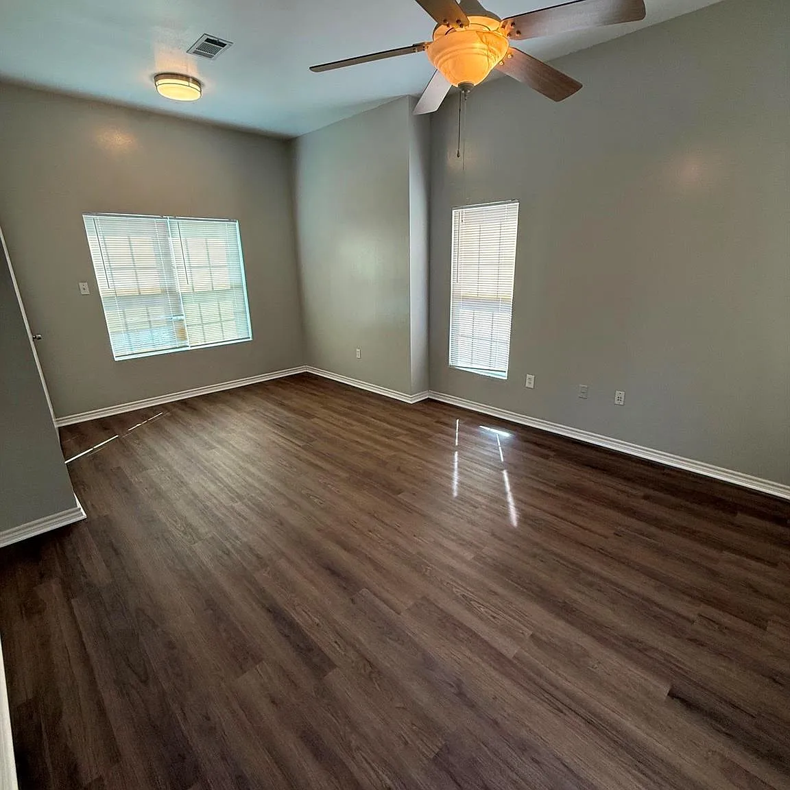 2 bed, 2.5 bath, 2912 sqft, $2,200 — Photo 3