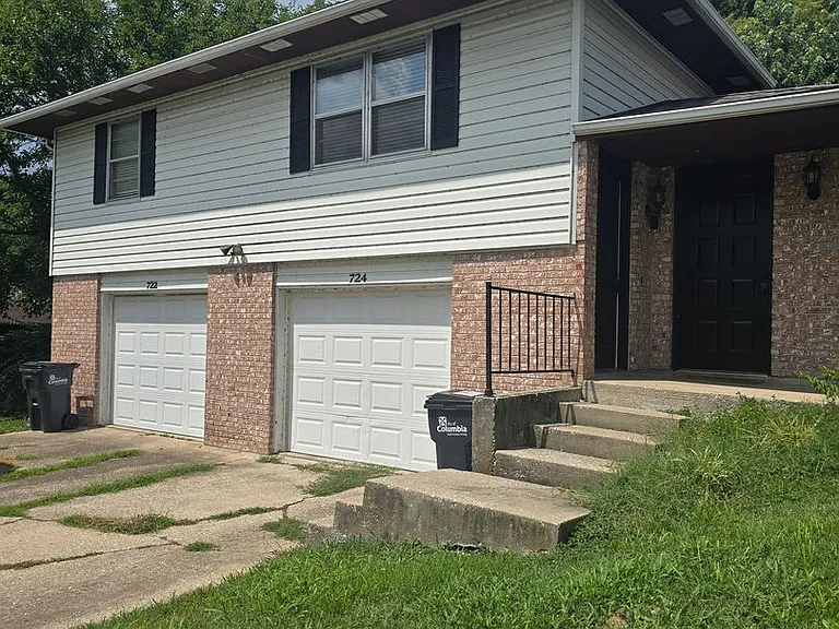 722 Pear Tree Cir #722 PEAR TREE CIR — Photo 1