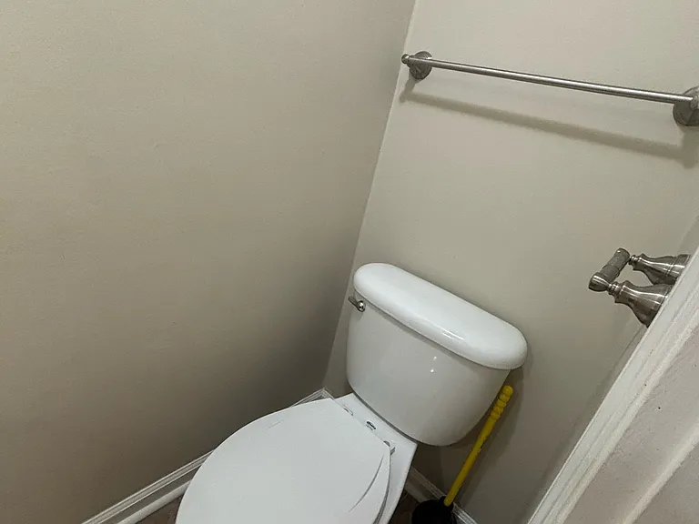 422 Kirkcaldy Ct #1 — Photo 6