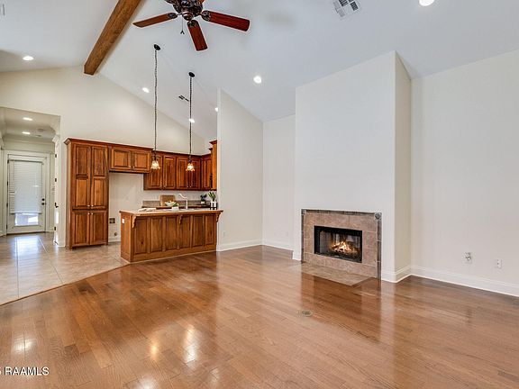 2nd image of 104 Floridian Ln