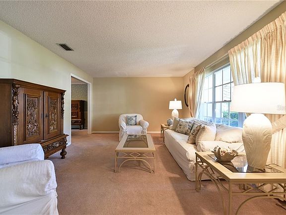 4th image of 1029 Creeks Bend Dr