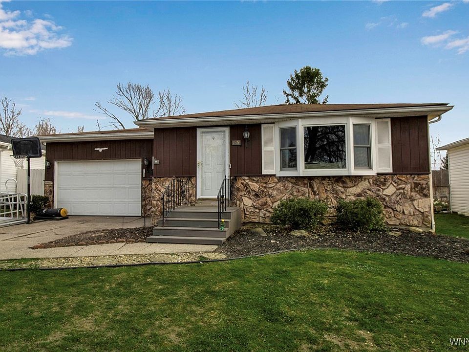1st image of 139 Sprucewood Dr