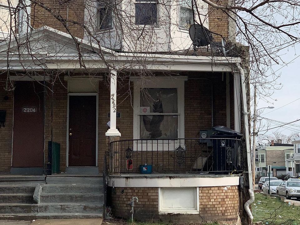 2nd image of 2202 N Pine St