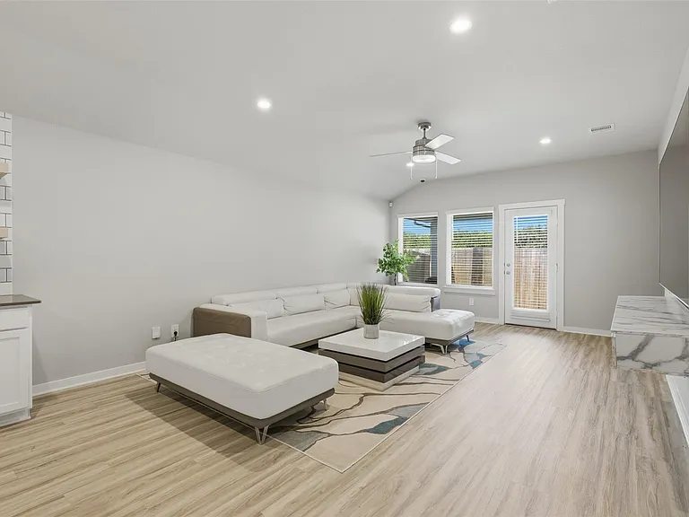 12914 Wempe Way — Photo 9