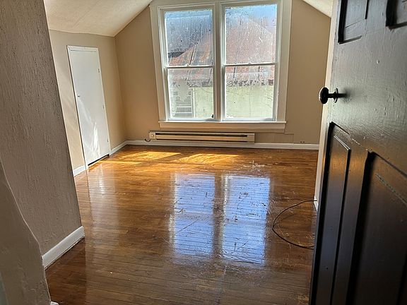 3rd image of 142 W 7th St