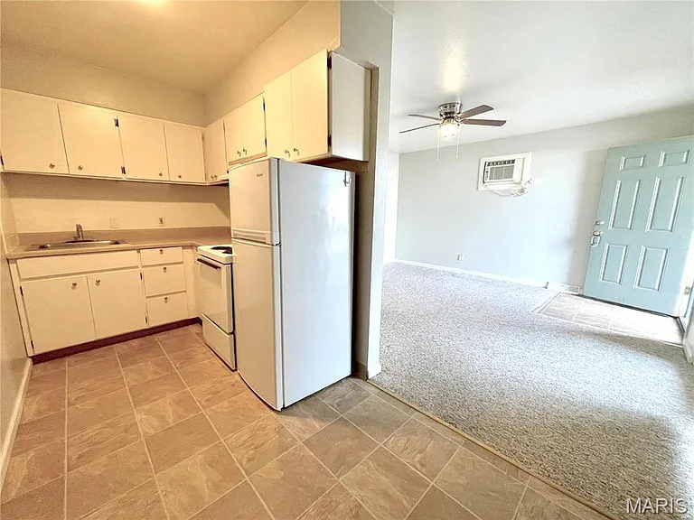 103 E 7th St #1 — Photo 5