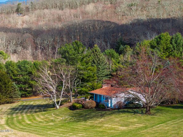 523 Breezy Hill Rd, Hillsdale, NY 12529