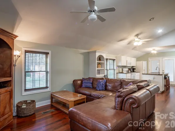 611 W Iredell Ave, Mooresville, NC 28115