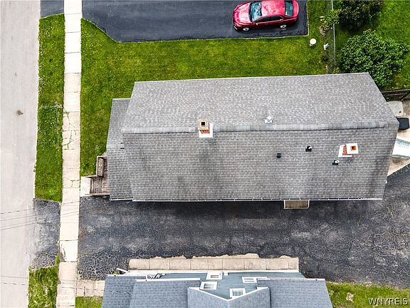5th image of 570 Broad St