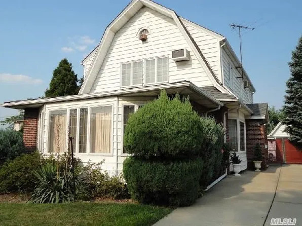 609 150th St, Whitestone, NY 11357