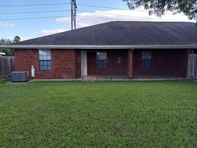 109 E Dominion Dr #B — Photo 2