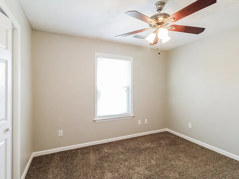 245 Heritage Cir E — Photo 14