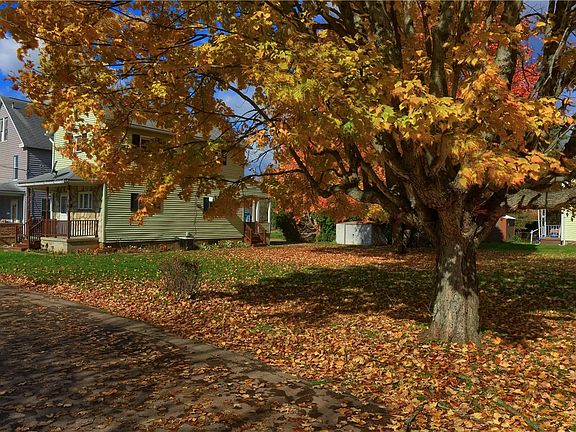 5th image of 1015 Loraine Ave