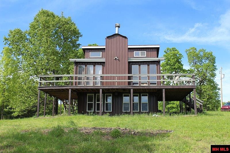 1st image of 215 Ginger Ln