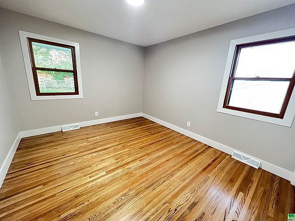 5th image of 2628 Willow St