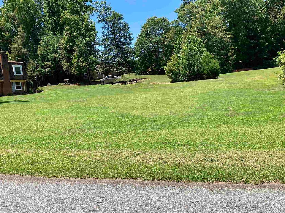 1st image of 105 Rockwood Dr
