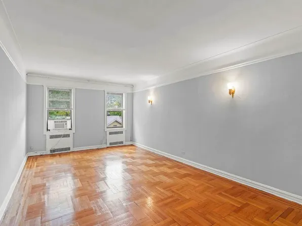 300 Ocean Parkway image 5 of 16