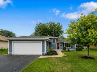 1131 Almond Dr, Aurora, IL 60506