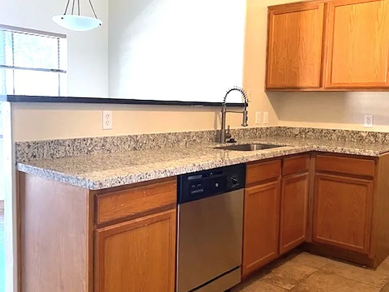 Bella Rosa Apartments — Photo 9