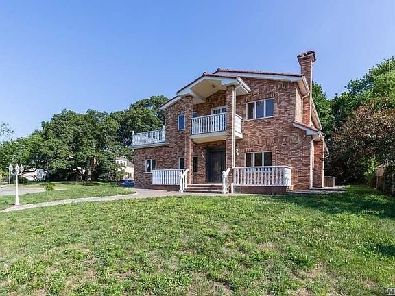 3rd image of 82 Rushmore Ave