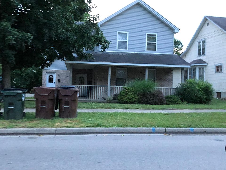 816 S College from the street. beautiful front porch!
