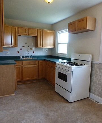 4th image of 2241 W Greenwood Ave