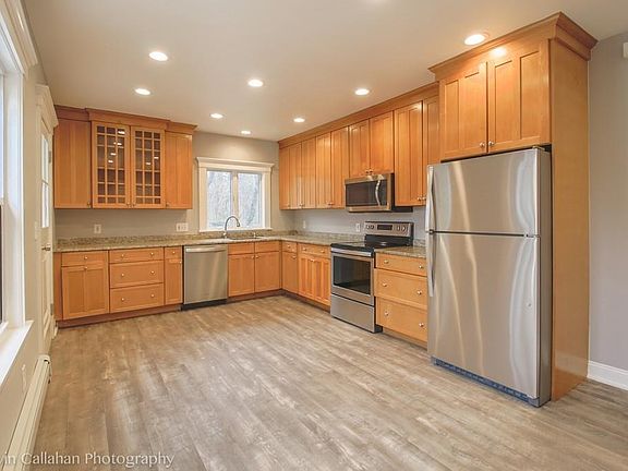 4th image of 107 Essex St