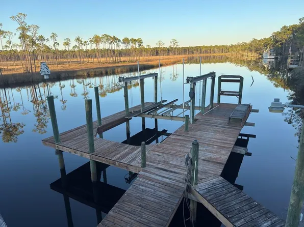 897 Mill Rd, Carrabelle, FL 32322