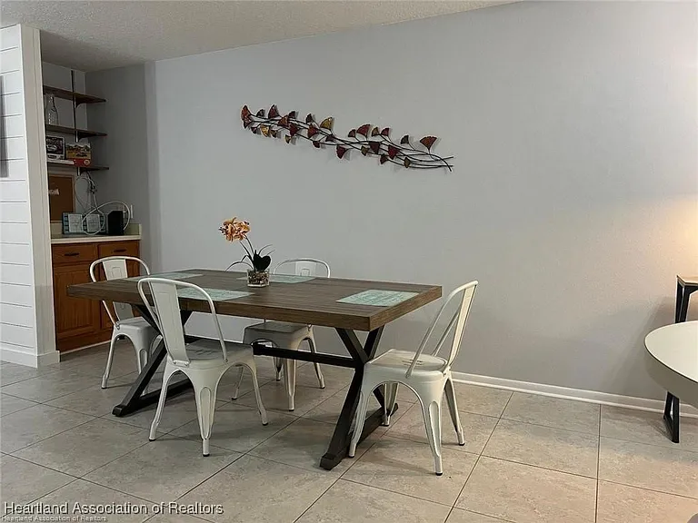 103 Villaway — Photo 4