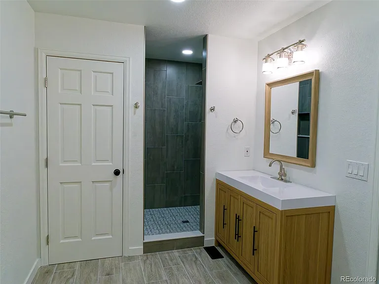 5927 S Yates Ct — Photo 15