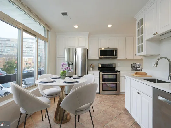 1615 S Hayes St #2, Arlington, VA 22202