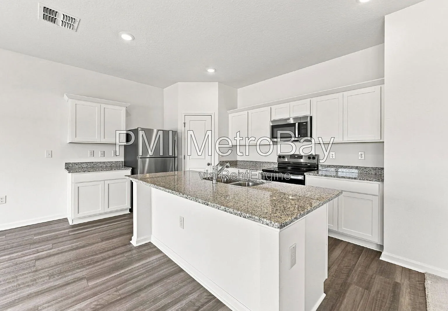 4 bed, 3.0 bath, 2260 sqft, $2,300 — Photo 2