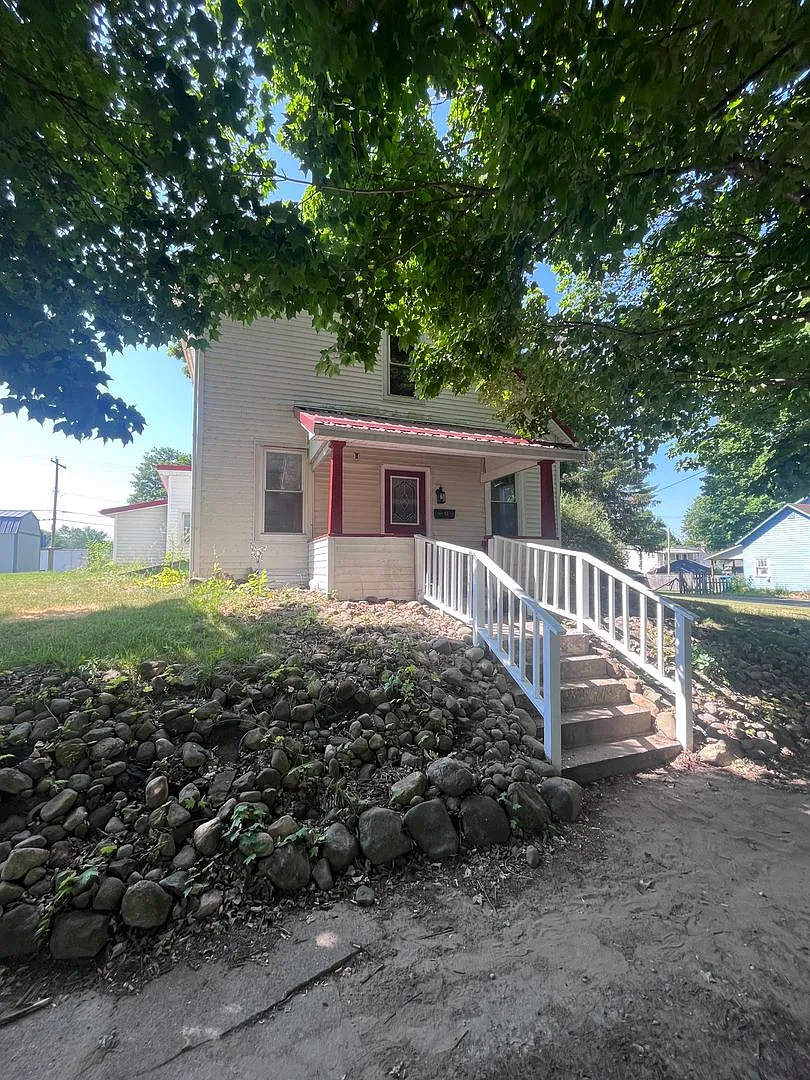 1002 Washington St photo 1