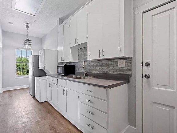 2nd image of 805 10th St #2
