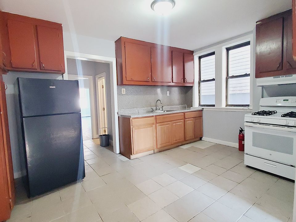1st image of 9 Grant Ave #1R