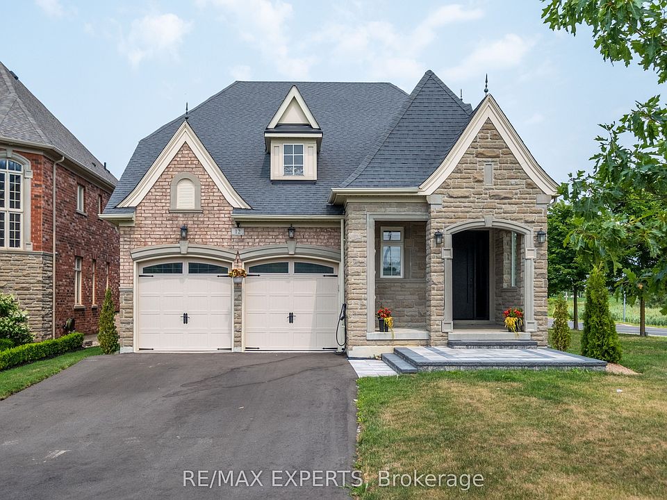 1st image of 12 Valley Point Cres