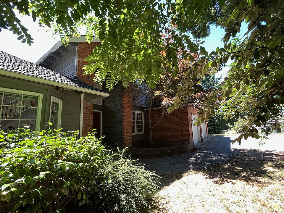 1st image of 1037 106th Ave SE