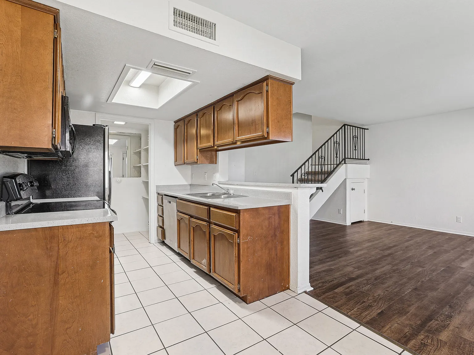 Las Palmas Townhomes — Photo 3