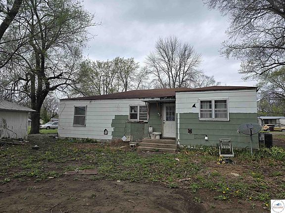 3rd image of 506 E 5th St