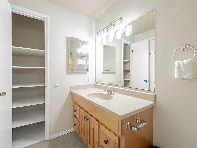 6107 NE 194th Pl #4 — Photo 11