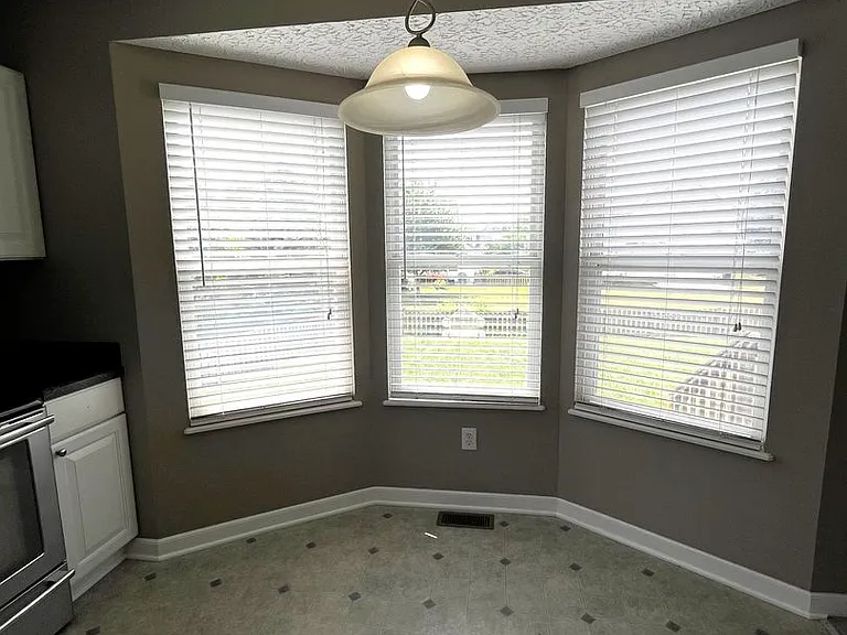 435 Vanderbuilt St — Photo 10
