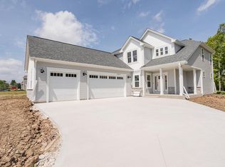 N75W17716 Woody Ln, Menomonee Falls, WI 53051
